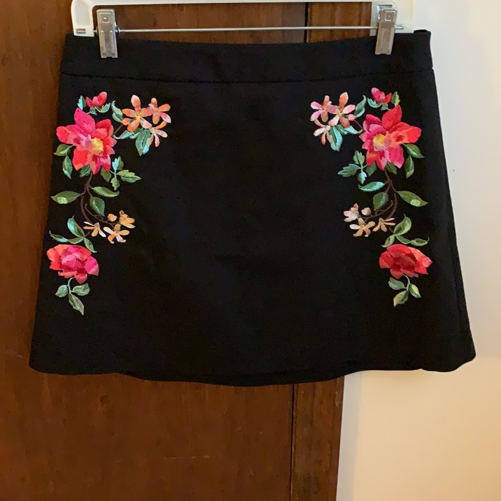 Mid-rise skirt